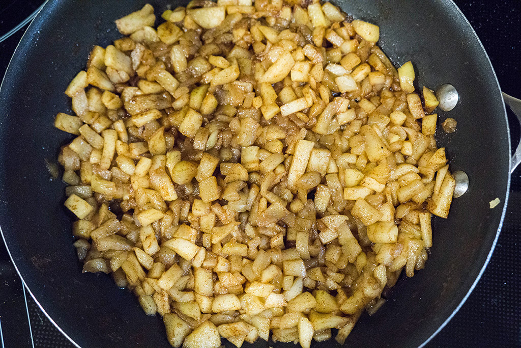 Apples cooked in cinnamon