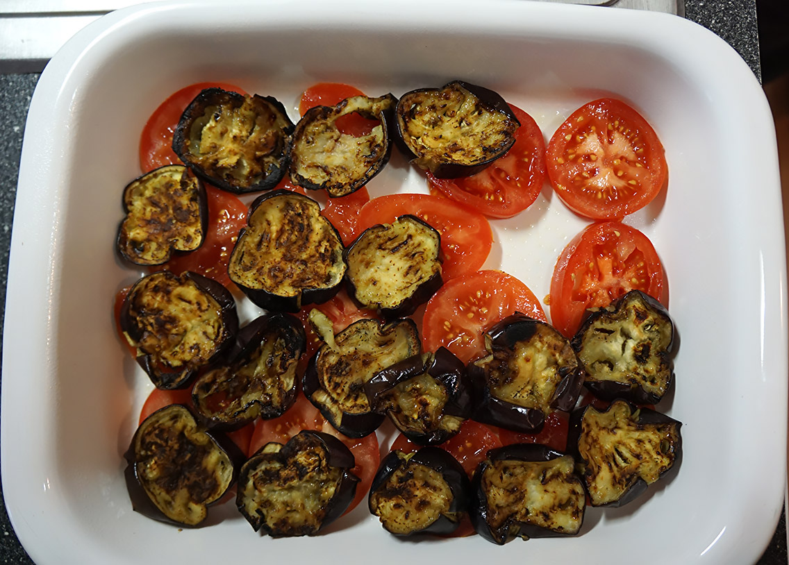Layering tomatoes and eggplants
